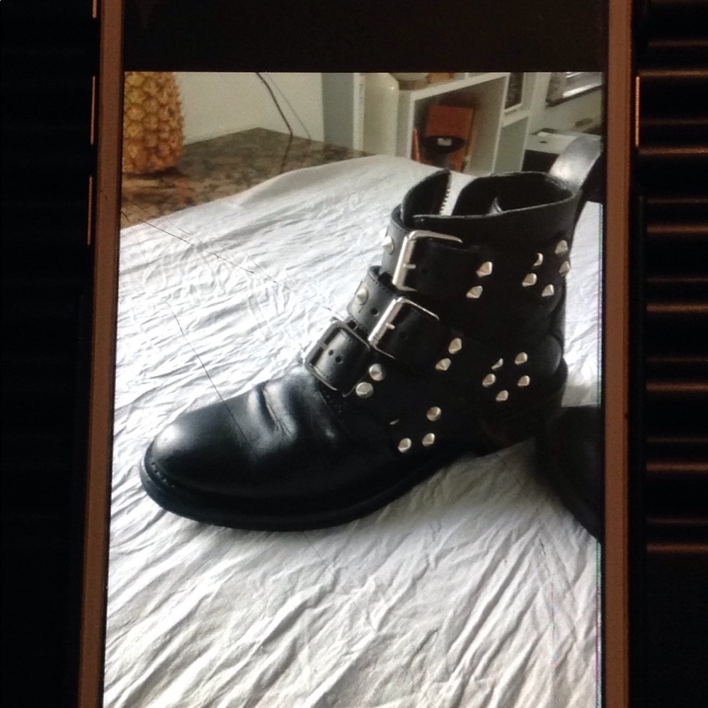 Studded edgy booties with buckles( dark blue)